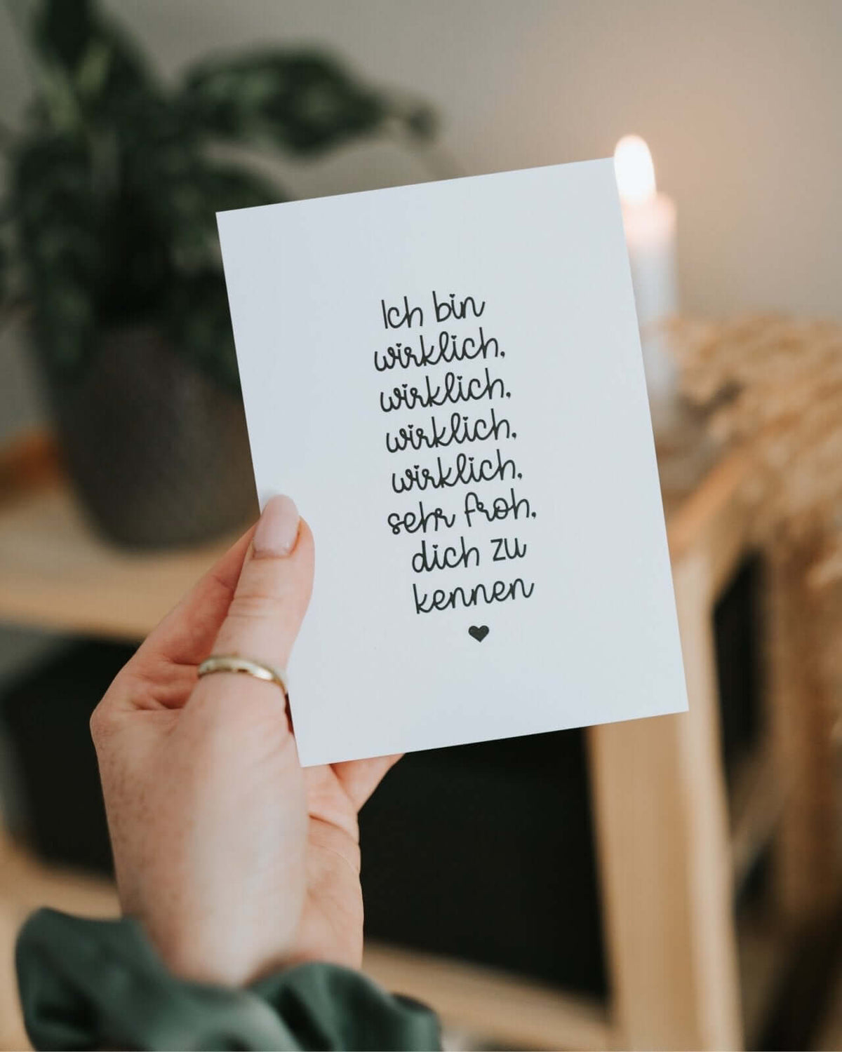 Postkarte mit Spruch und motiv Wirklich froh in schwarz weiss