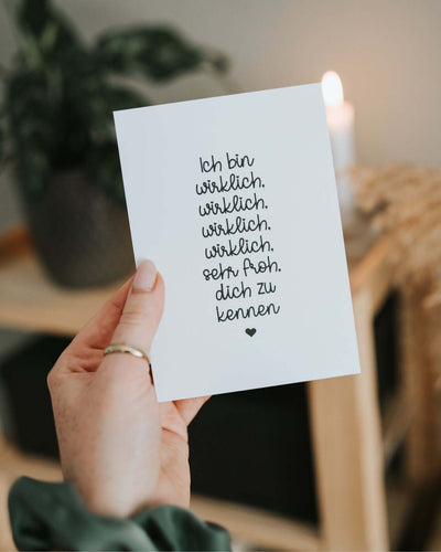 Postkarte mit Spruch und motiv Wirklich froh in schwarz weiss