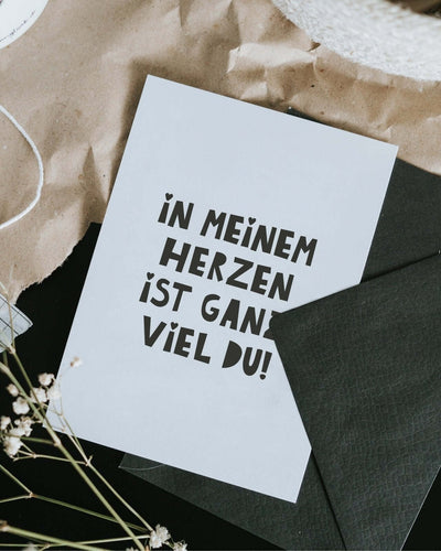 Postkarte mit Spruch und motiv In meinem Herzen in schwarz weiss