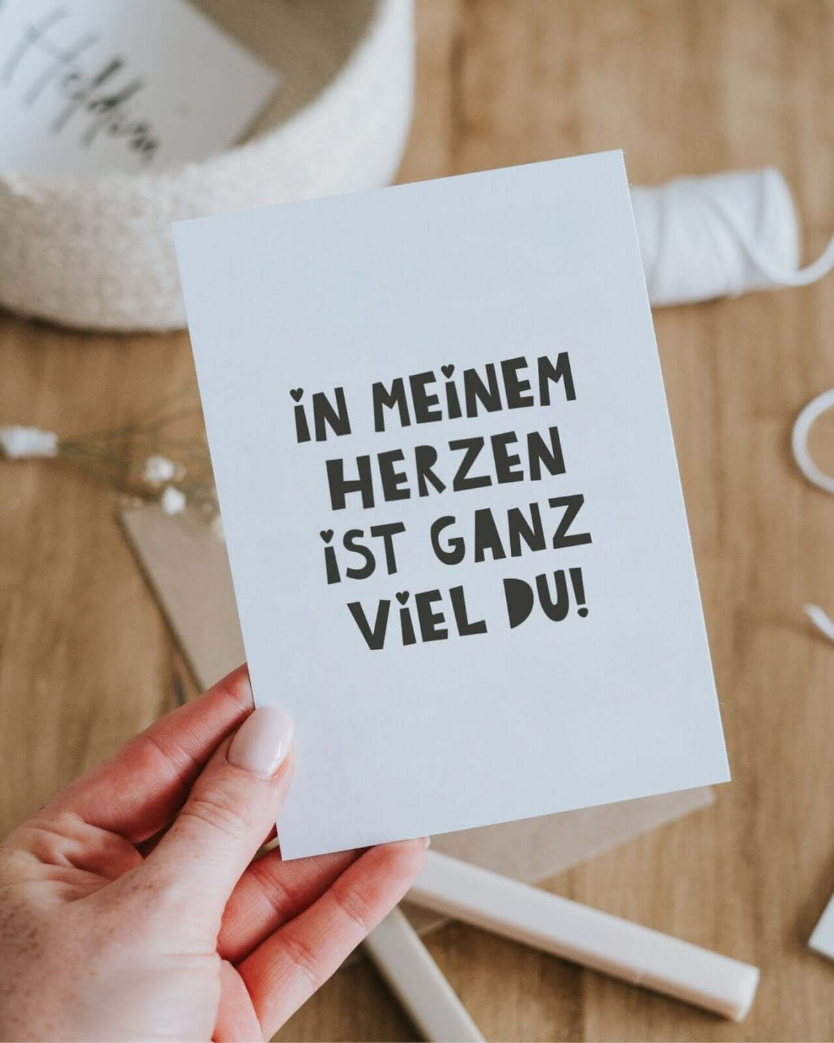 Postkarte mit Spruch und motiv In meinem Herzen in schwarz weiss