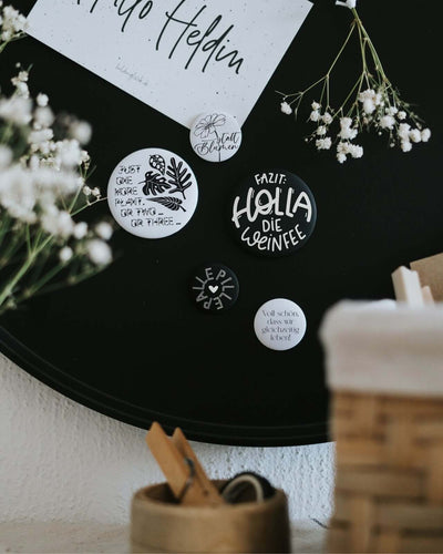 Magnete mit Spruch oder Motiv Holla die Weinfee · groß in schwarz weiss
