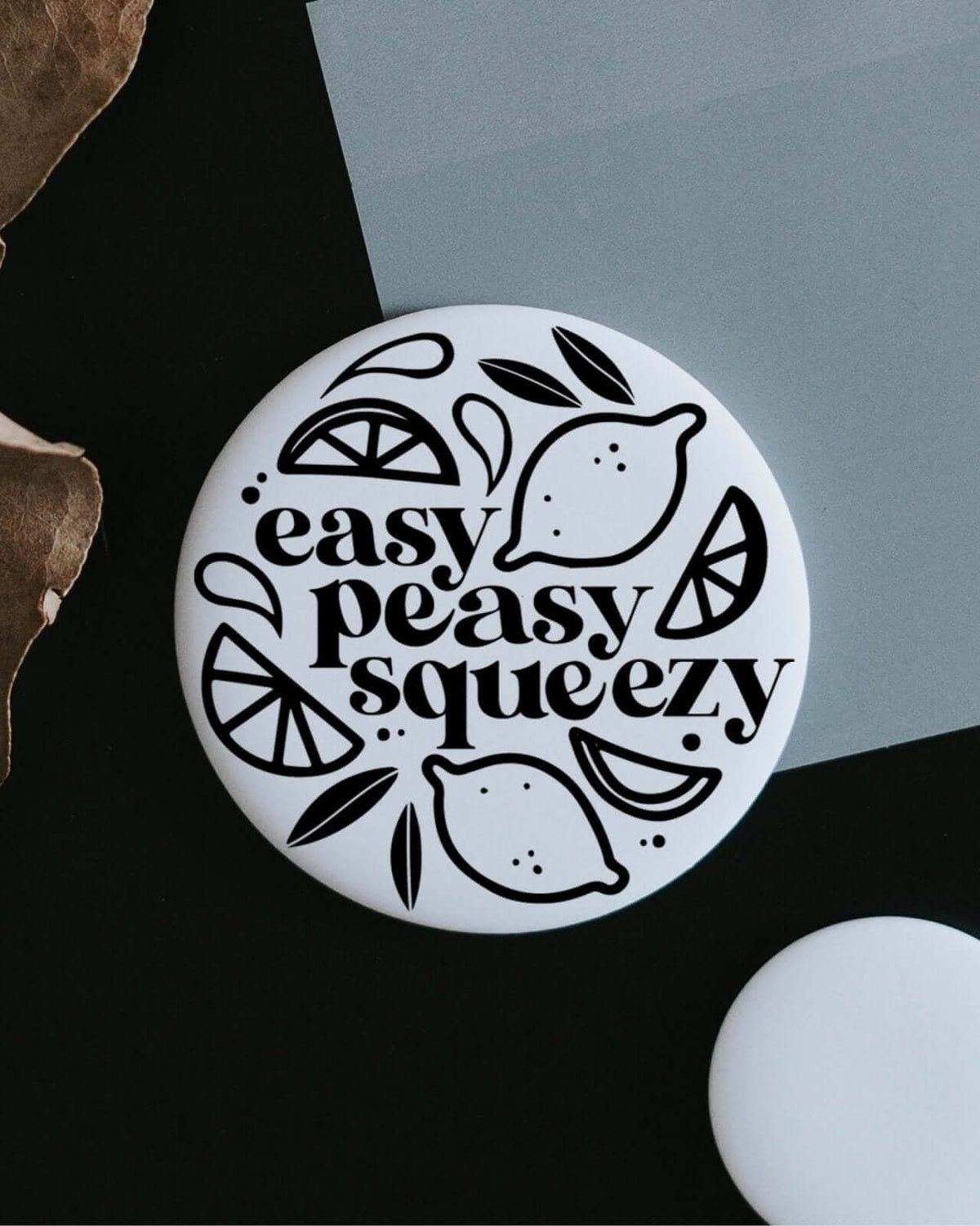 Magnete mit Spruch oder Motiv Easy peasy · groß in schwarz weiss