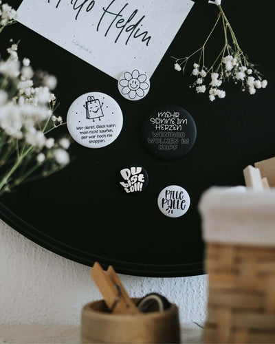 Magnete mit Spruch oder Motiv Glück kann man kaufen · groß in schwarz weiss