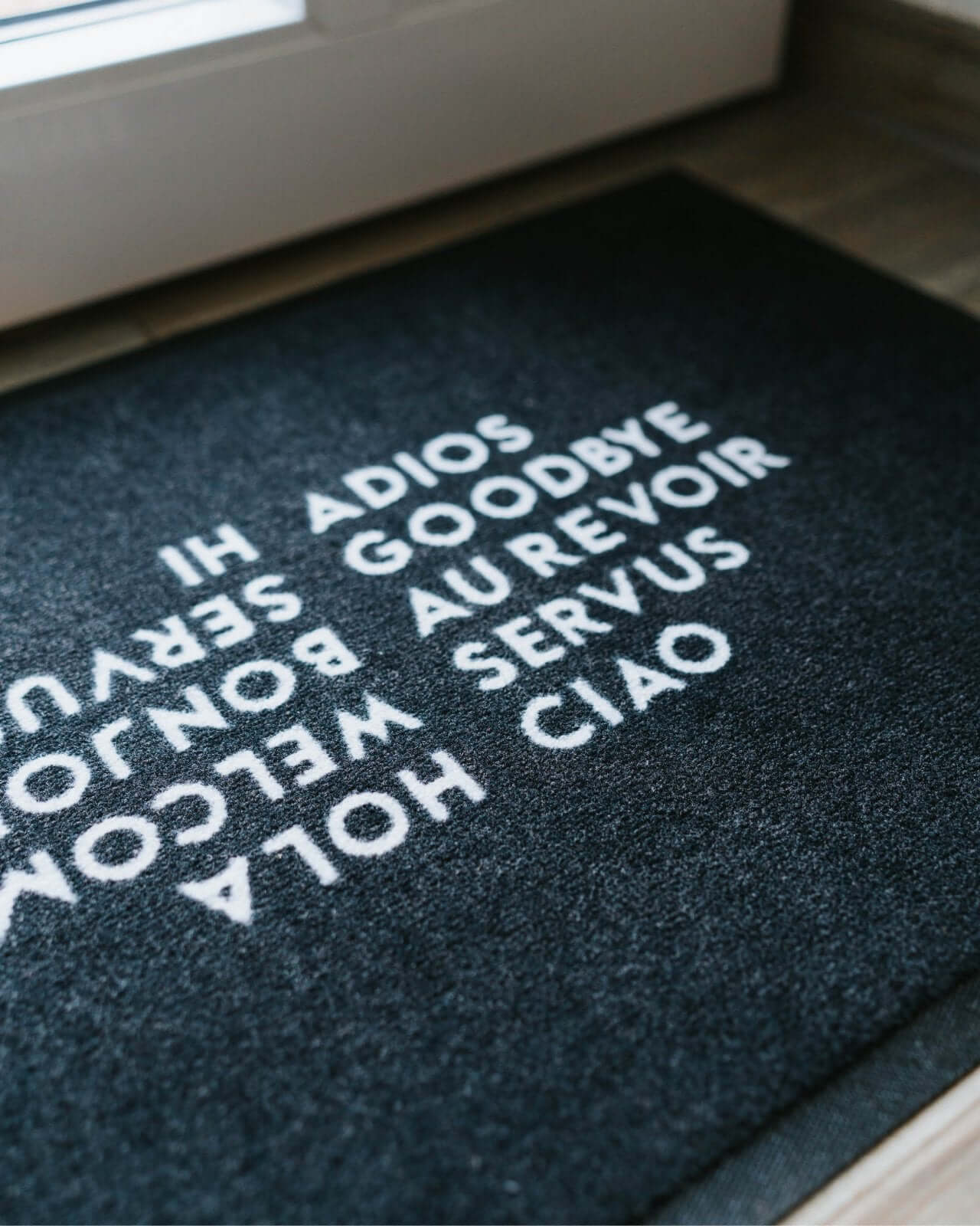Fussmatte mit Spruch oder Motiv Hi Ciao in schwarz weiss