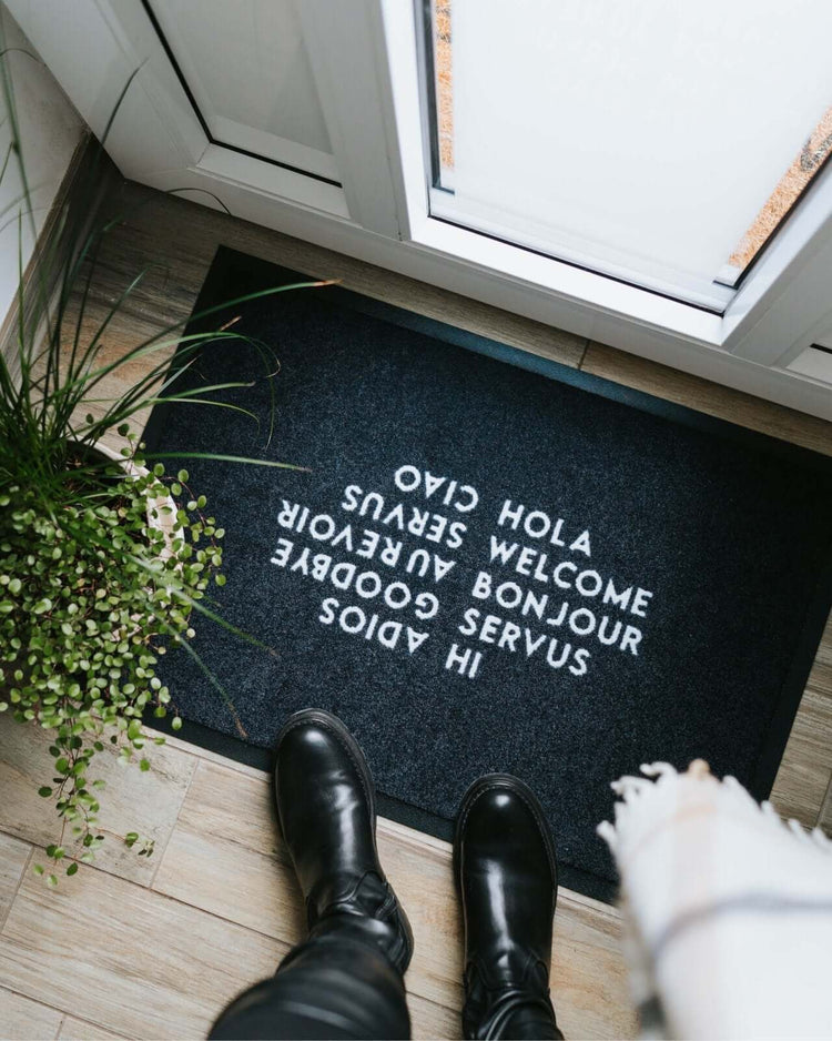 Fussmatte mit Spruch oder Motiv Hi Ciao in schwarz weiss
