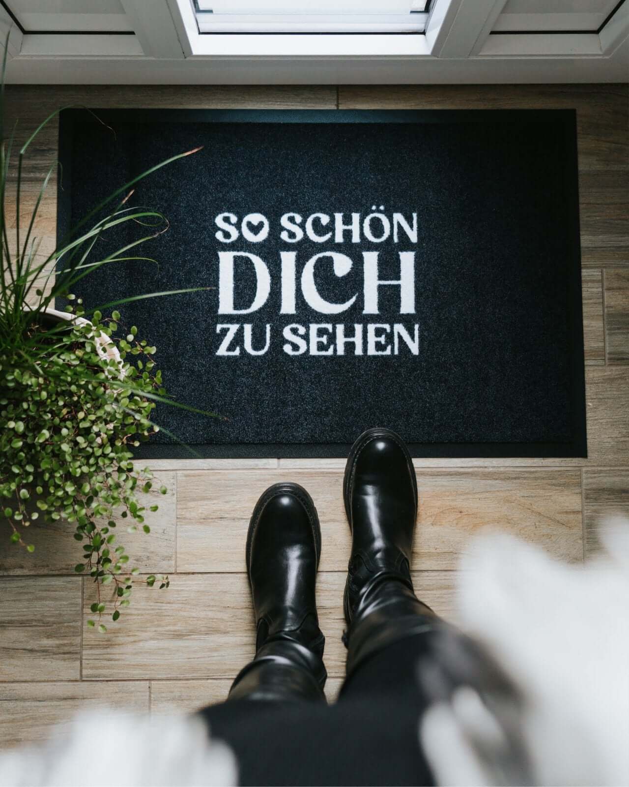 Fussmatte mit Spruch oder Motiv Schön Dich zu sehen in schwarz weiss