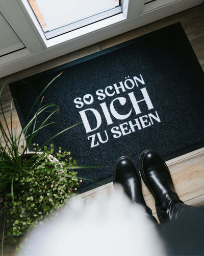 Fussmatte mit Spruch oder Motiv Schön Dich zu sehen in schwarz weiss