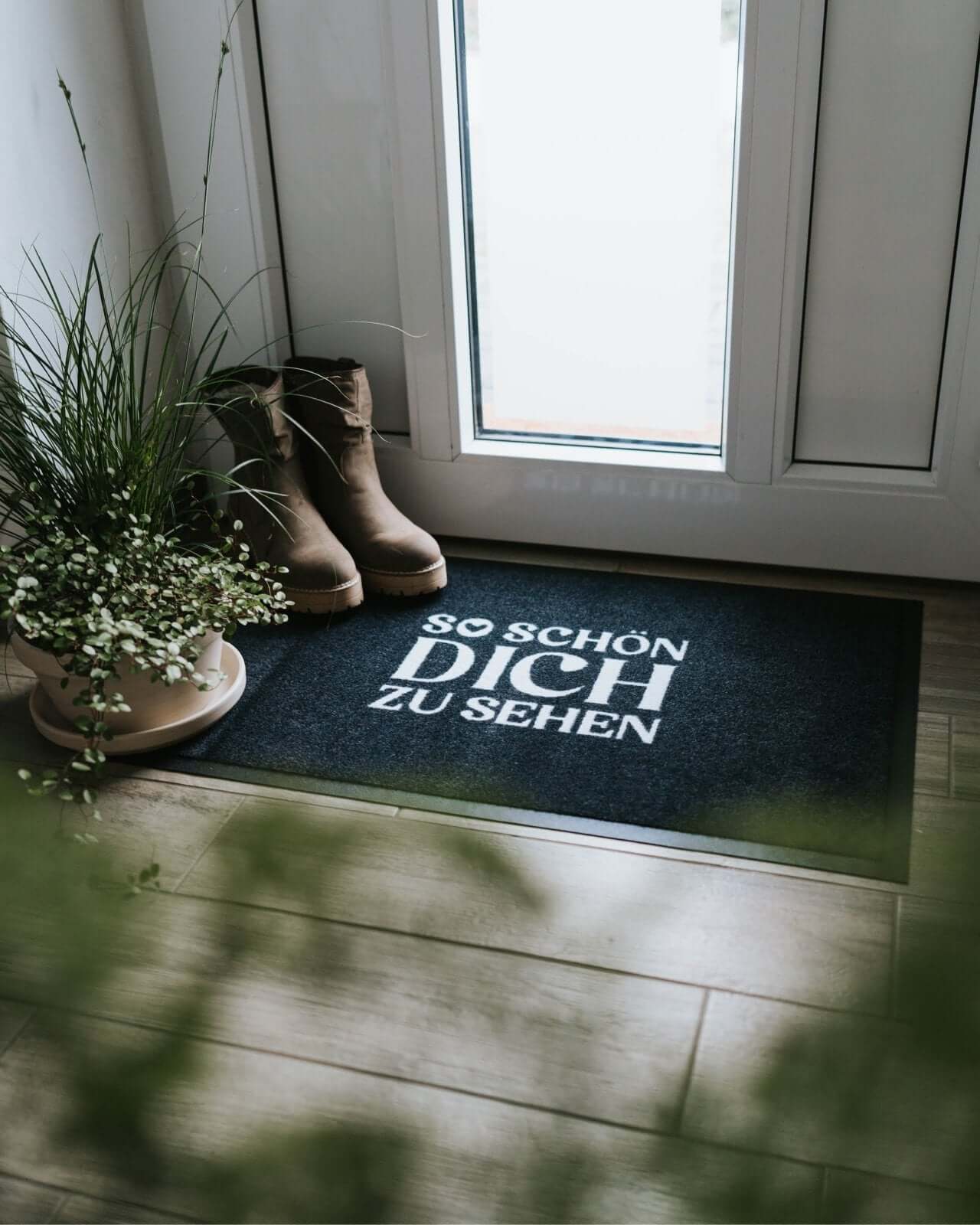 Fussmatte mit Spruch oder Motiv Schön Dich zu sehen in schwarz weiss