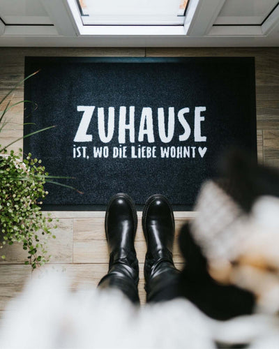 Fussmatte mit Spruch oder Motiv Zuhause in schwarz weiss