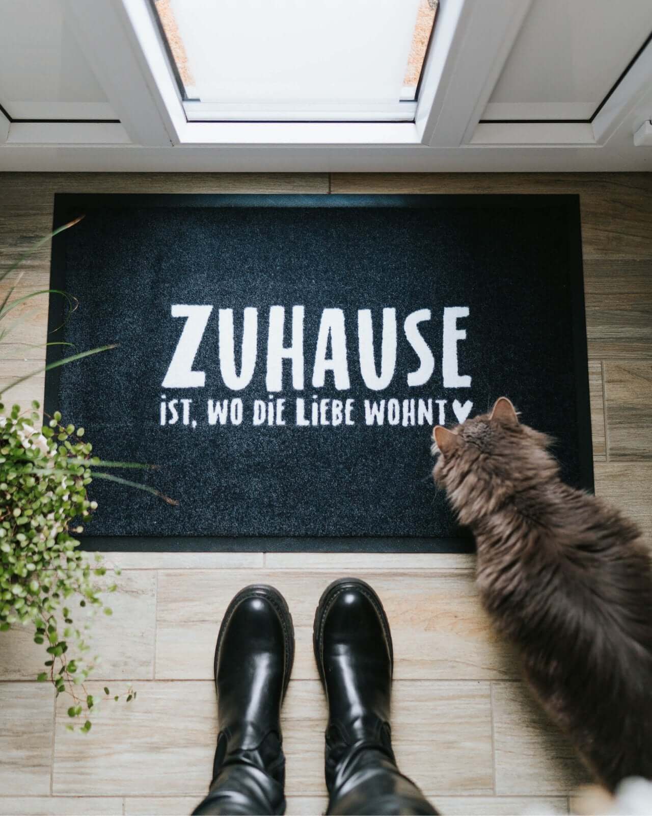 Fussmatte mit Spruch oder Motiv Zuhause in schwarz weiss
