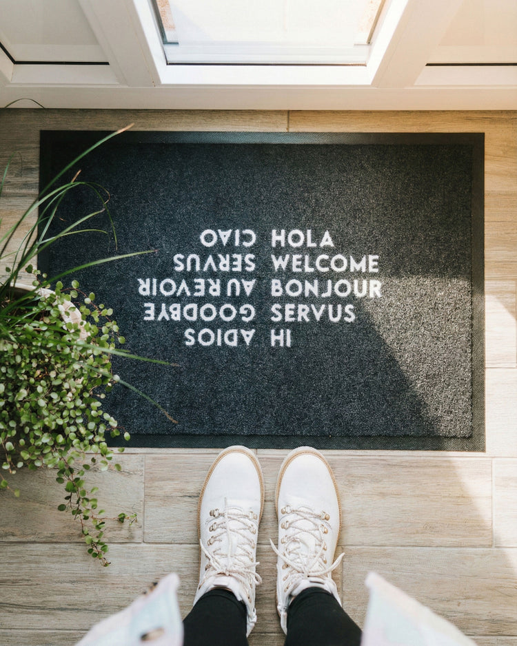 Fussmatte mit Spruch oder Motiv Hi Ciao in schwarz weiss