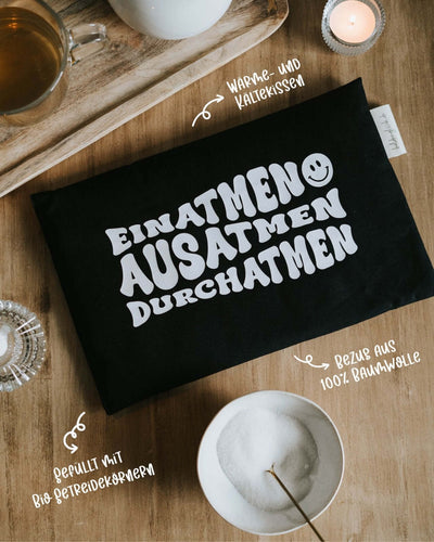 Wärmekissen, Körnerkissen mit Spruch oder Motiv Einatmen Ausatmen in schwarz weiss