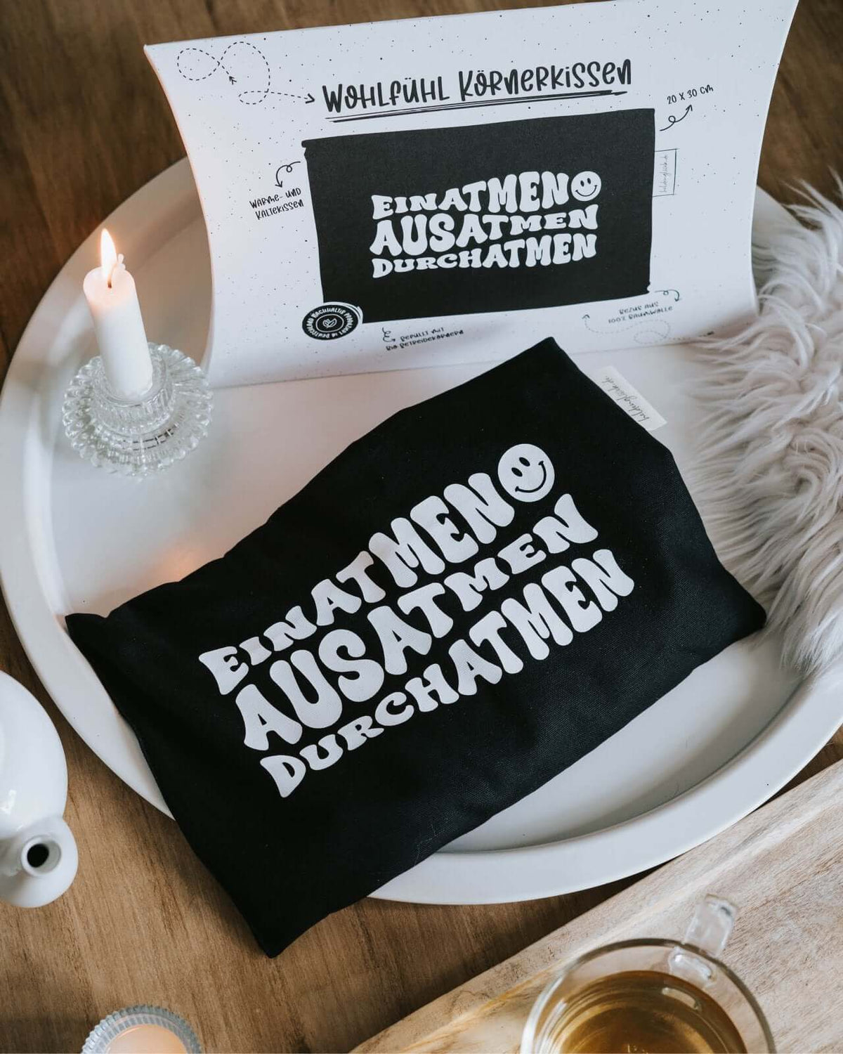 Wärmekissen, Körnerkissen mit Spruch oder Motiv Einatmen Ausatmen in schwarz weiss