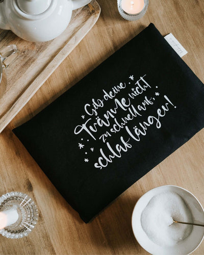 Wärmekissen, Körnerkissen mit Spruch oder Motiv Einatmen Ausatmen in schwarz weiss