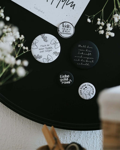 Magnete mit Spruch oder Motiv Kleine Umarmung · klein in schwarz weiss