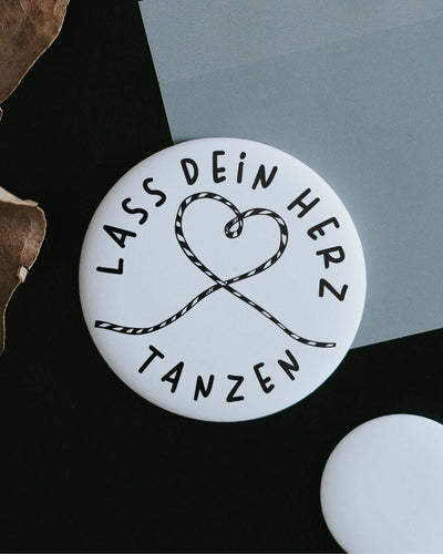 Magnete mit Spruch oder Motiv Lass dein Herz tanzen · klein in schwarz weiss