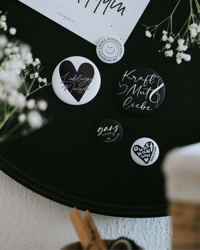 Magnete mit Spruch oder Motiv Lächle · klein in schwarz weiss