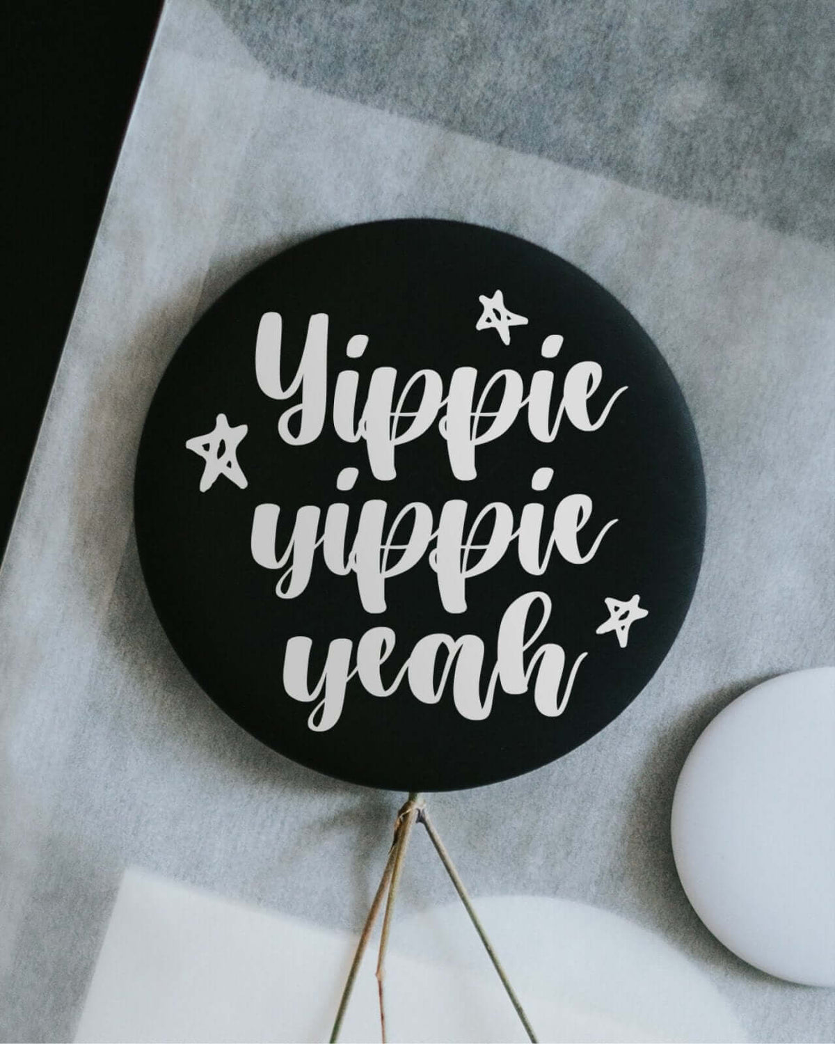 Magnete mit Spruch oder Motiv Yippie yeah · klein in schwarz weiss