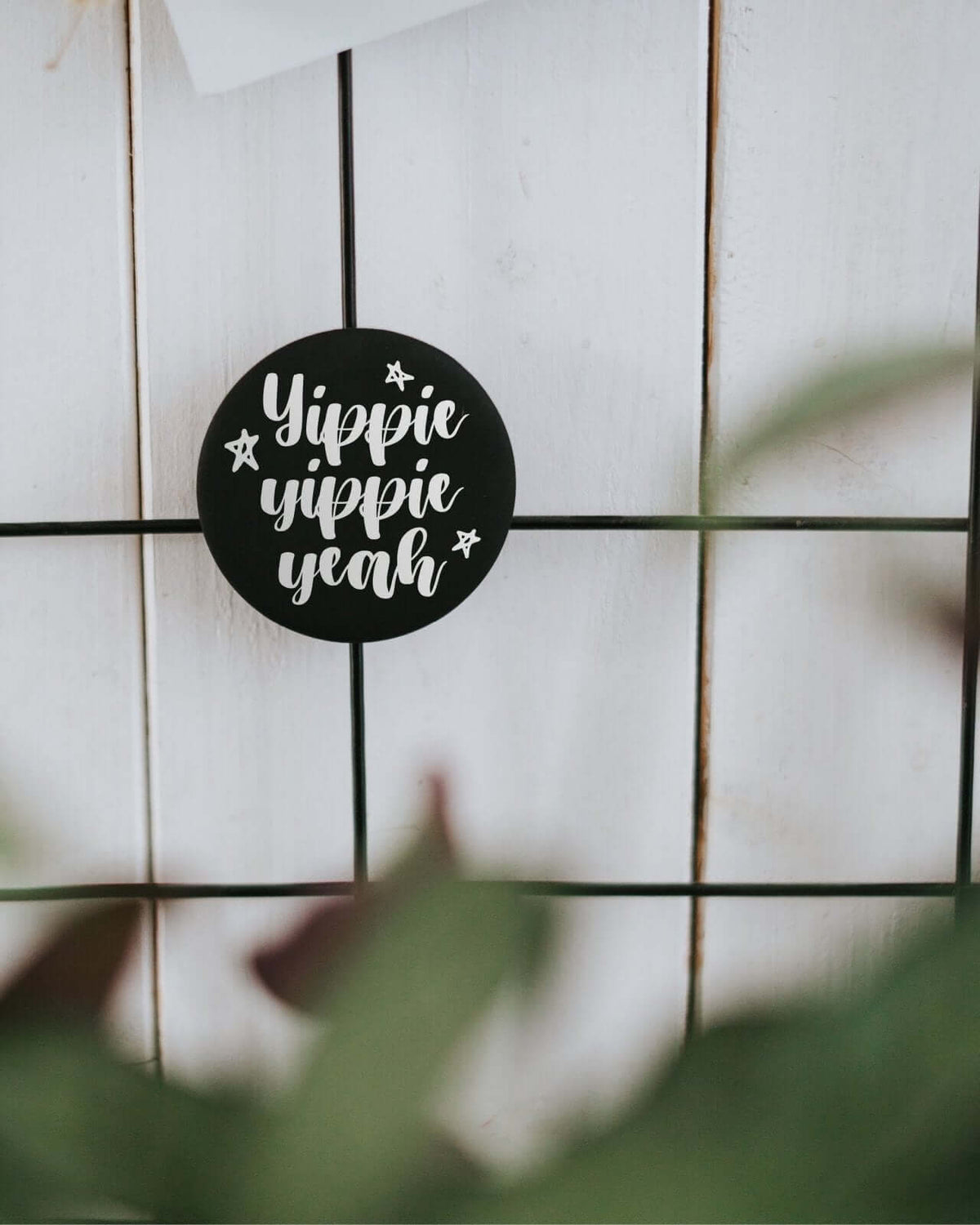 Magnete mit Spruch oder Motiv Yippie yeah · klein in schwarz weiss