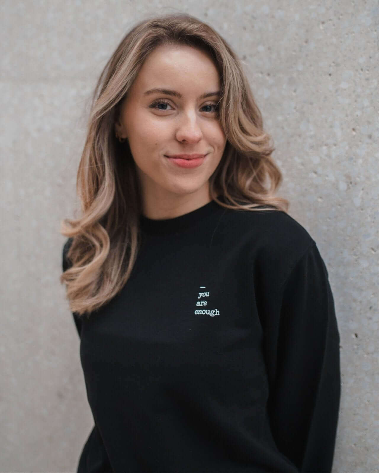 Pullover & Hoodie mit Spruch oder Motiv You are enough in schwarz weiss