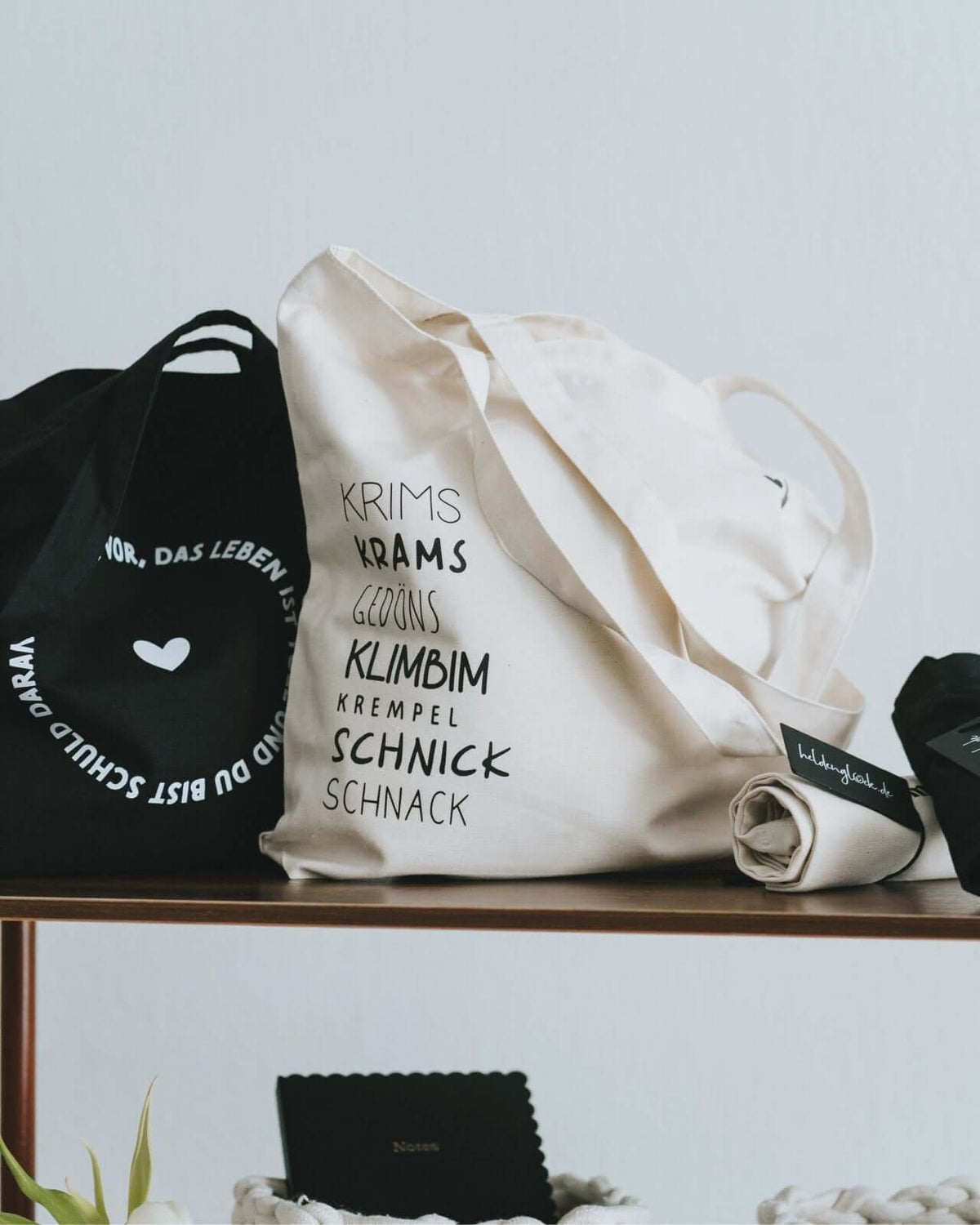 Baumwollbeutel mit Spruch oder Motiv Krims Krams in schwarz weiss