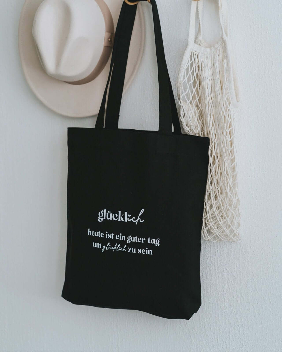 Baumwollbeutel mit Spruch oder Motiv Glücklich sein in schwarz weiss