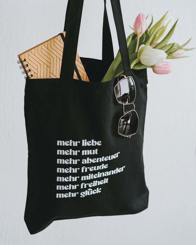 Baumwollbeutel mit Spruch oder Motiv Mehr Liebe in schwarz weiss
