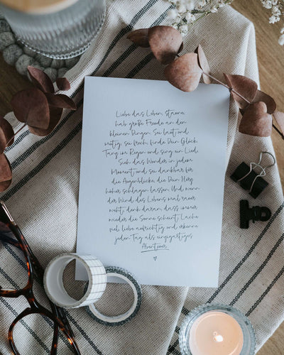 Postkarte mit Spruch und motiv Liebe das Leben in schwarz weiss