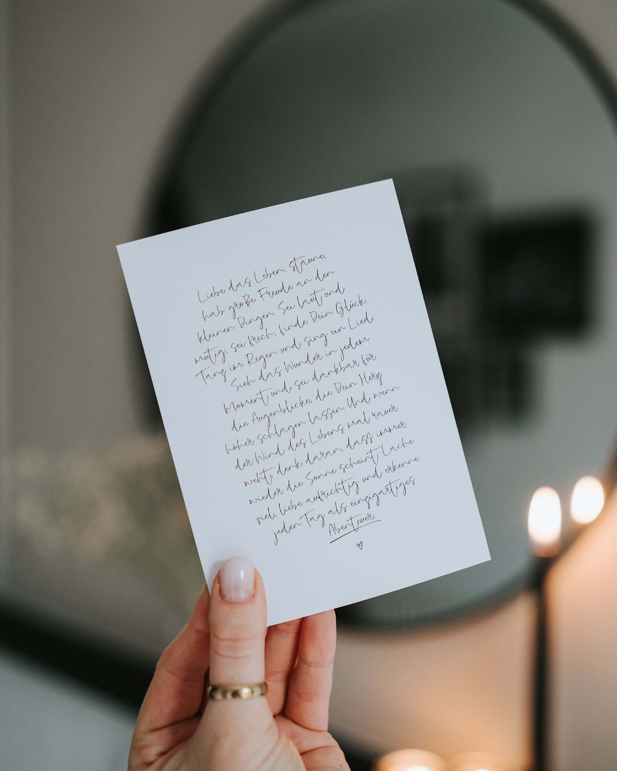Postkarte mit Spruch und motiv Liebe das Leben in schwarz weiss