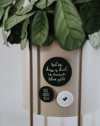 Magnete mit Spruch oder Motiv Schön, dass es dich gibt · groß in schwarz weiss