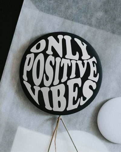 Magnete mit Spruch oder Motiv Only positive vibes · groß in schwarz weiss