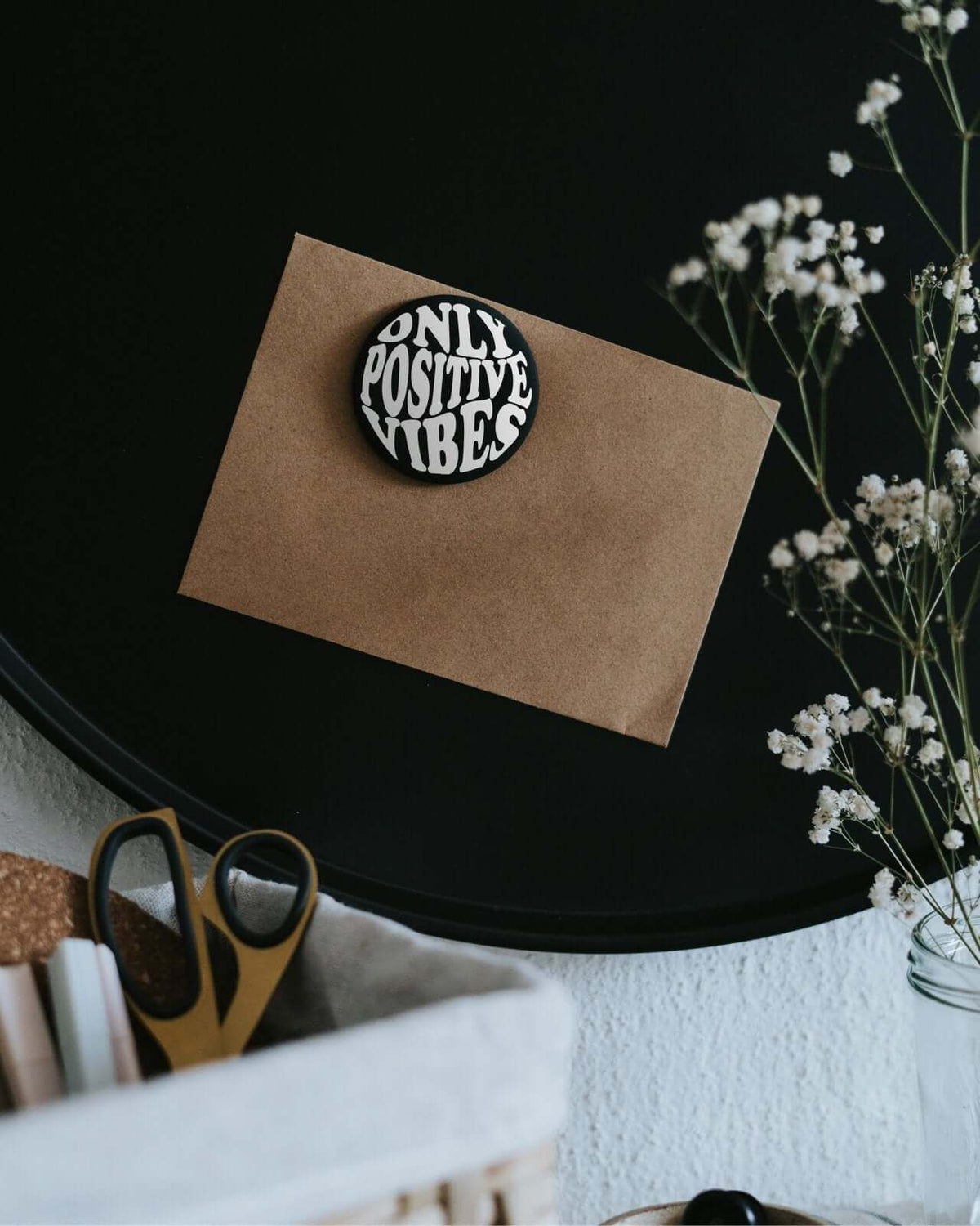 Magnete mit Spruch oder Motiv Only positive vibes · groß in schwarz weiss