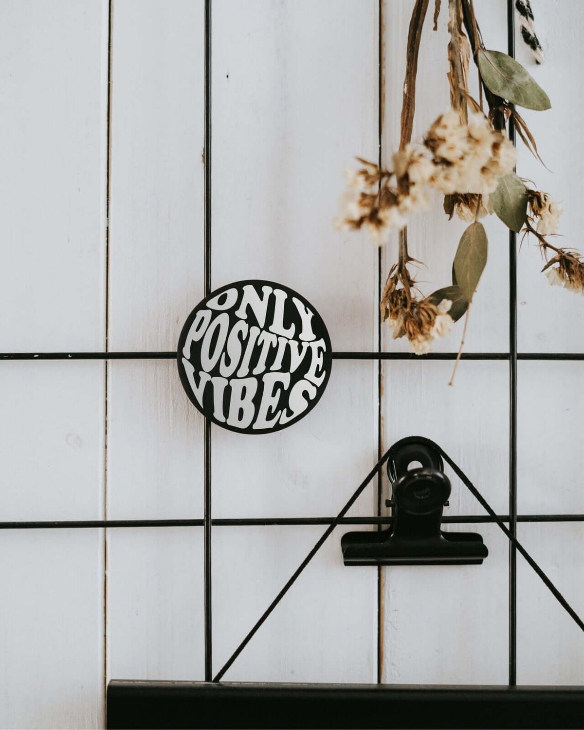 Magnete mit Spruch oder Motiv Only positive vibes · groß in schwarz weiss
