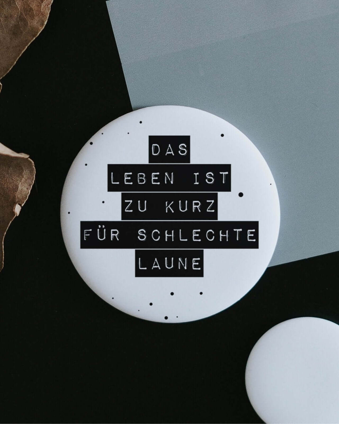 Magnete mit Spruch oder Motiv Leben zu kurz · groß in schwarz weiss