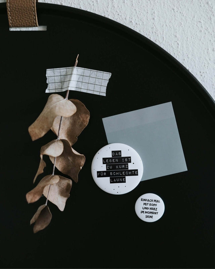Magnete mit Spruch oder Motiv Leben zu kurz · groß in schwarz weiss
