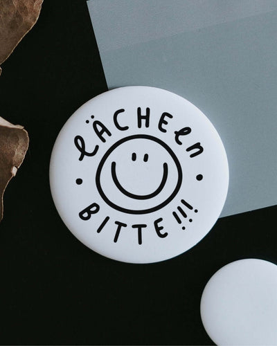 Magnete mit Spruch oder Motiv Lächeln bitte · groß in schwarz weiss