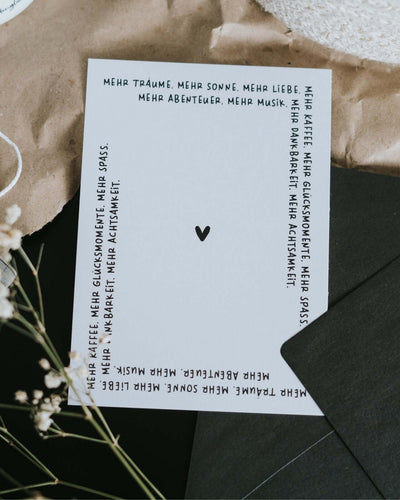 Postkarte mit Spruch und motiv Mehr Träume in schwarz weiss