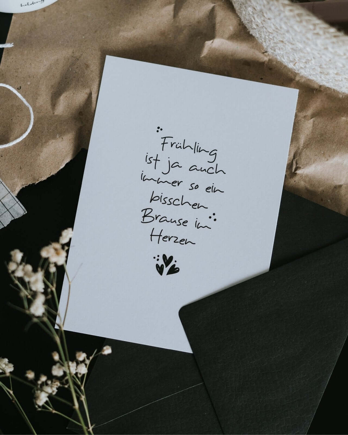 Postkarte mit Spruch und motiv Frühling in schwarz weiss