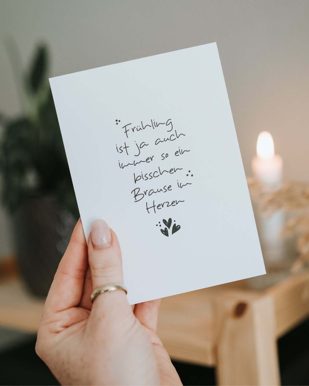 Postkarte mit Spruch und motiv Frühling in schwarz weiss