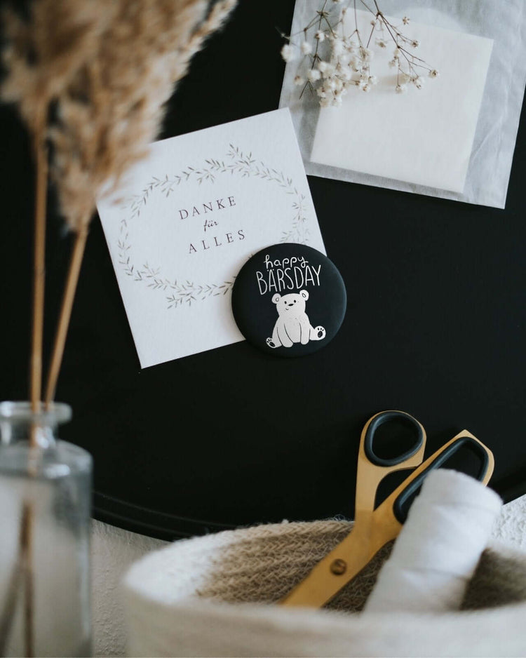 Magnete mit Spruch oder Motiv Happy Bärsday · groß in schwarz weiss