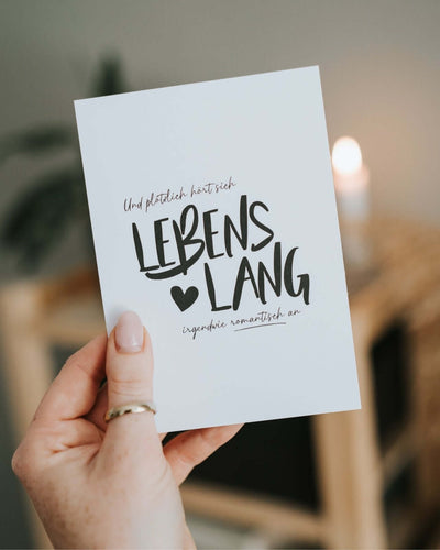 Postkarte mit Spruch und motiv Lebenslang in schwarz weiss