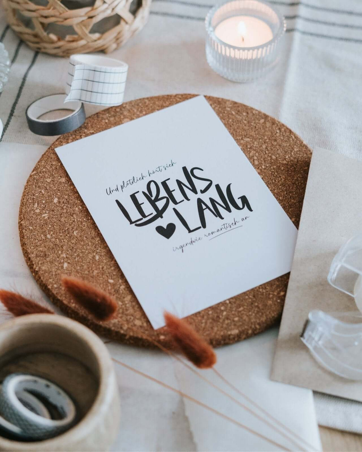 Postkarte mit Spruch und motiv Lebenslang in schwarz weiss