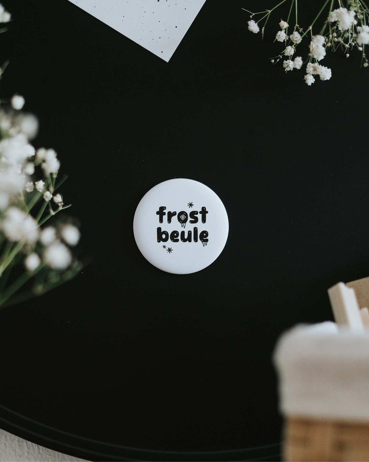 Magnet Frostbeule – großer Kühlschrankmagnet mit charmantem Spruch als Geschenk