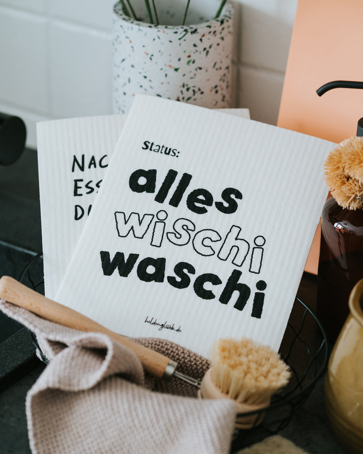 Beide Motive gestapelt in der Küche.