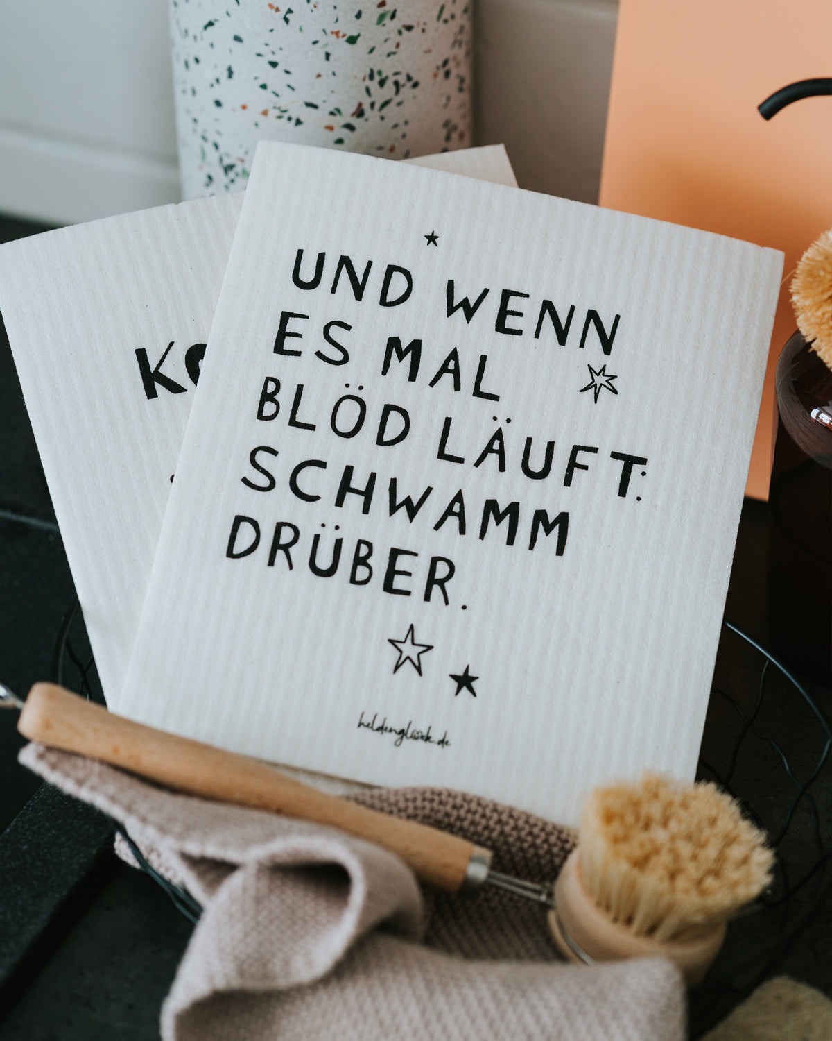 Beide Motive im Korb – waschbar bis 90 °C.