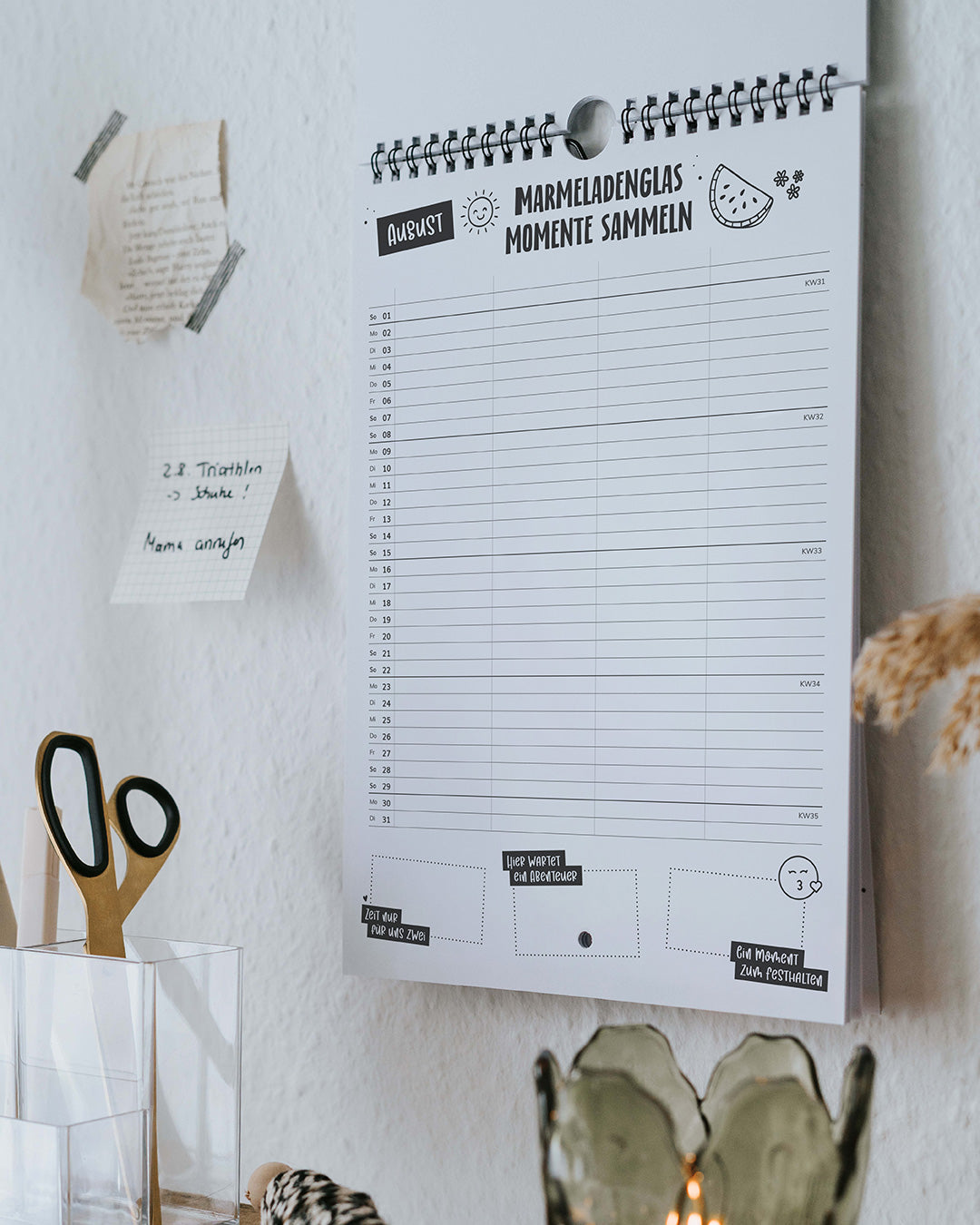Familienkalender 2027 im August: Monatsplan mit Kalenderwochen und Notizfeldern auf hochwertigem Papier