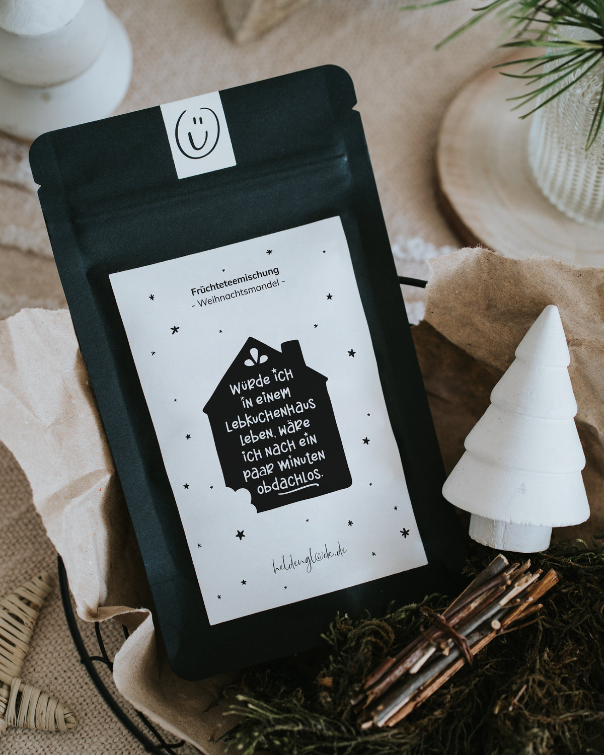 Lebkuchenhaus von Heldenglück, Früchtetee Weihnachtsmandel: Weitere Ansicht der Teepackung.