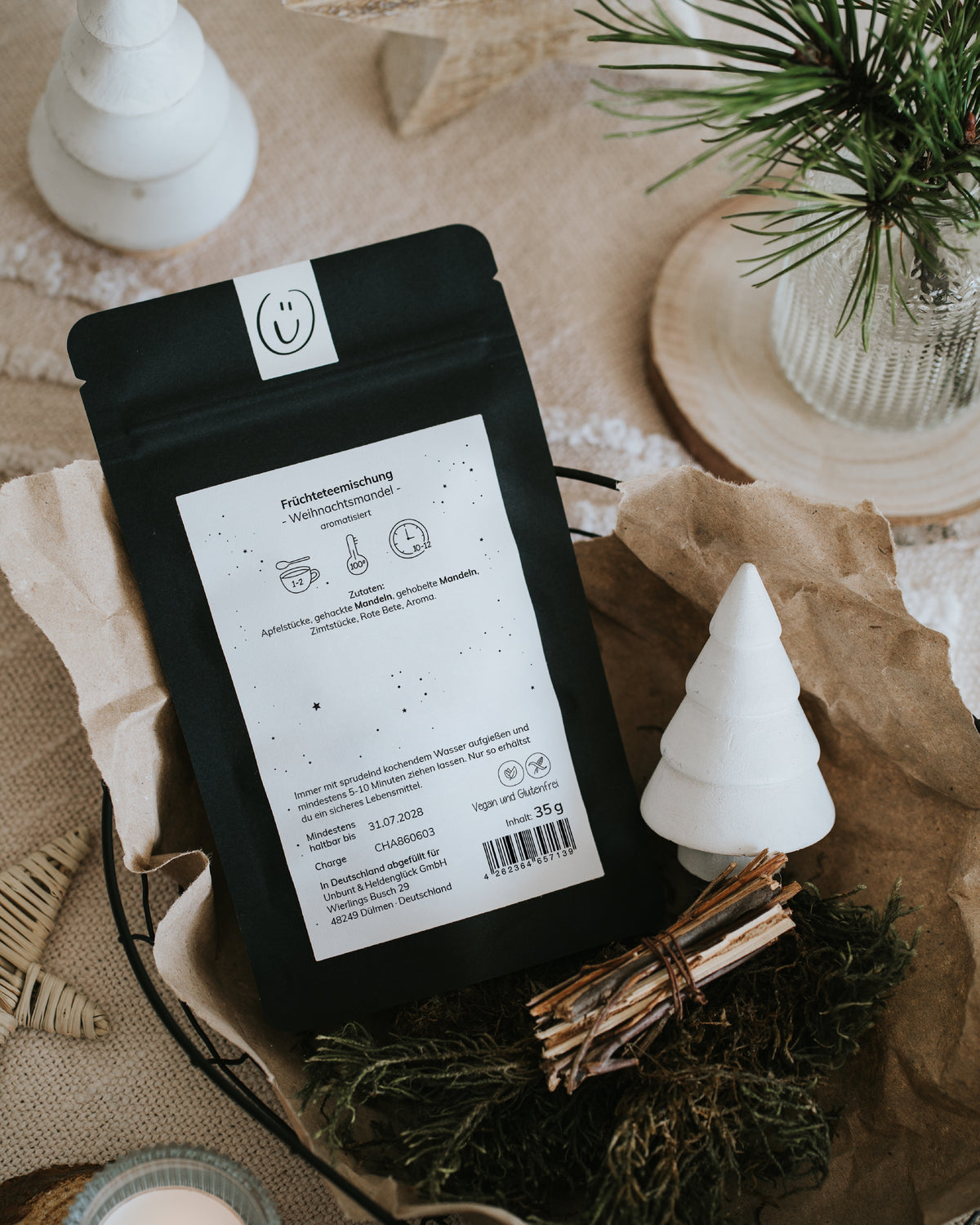 Ruhe schenken von Heldenglück, Früchtetee Weihnachtsmandel: Rückseite mit Zutaten, Zubereitung und 35 g Inhalt.