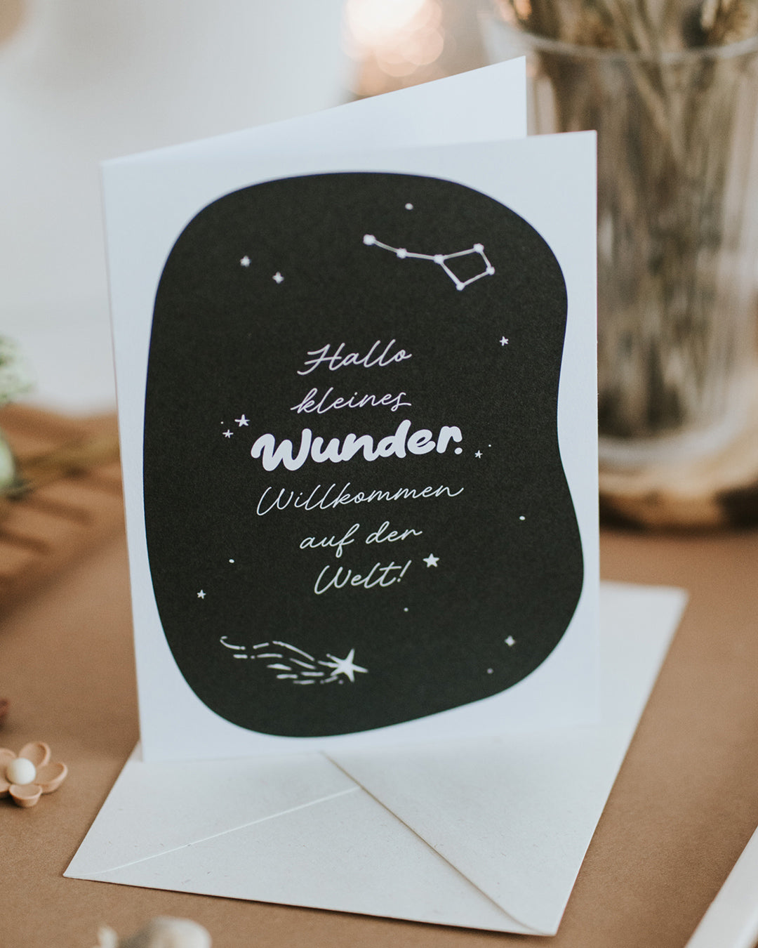 Geburtskarte „Hallo kleines Wunder. Willkommen auf der Welt!" mit Sternenhimmel-Motiv und Umschlag