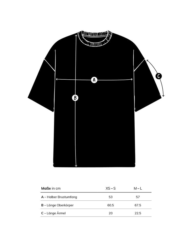 Maßskizze des T-Shirts: XS/S mit 53 cm Brustweite, 60,5 cm Länge und 20 cm Ärmeln; M/L mit 57 cm, 67,5 cm und 22,5 cm. Flach gemessen.